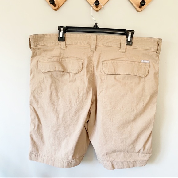 Columbia Flat Front Khaki Shorts | 40 - Picture 6 of 6